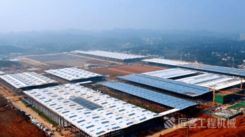 中聯(lián)重科燈塔工廠建設(shè)標志性節(jié)點 首臺中大挖即將在中聯(lián)智慧產(chǎn)業(yè)城震撼下線